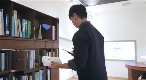 로보틱 도서관 시스템 '콜래봇'[한국과학기술연구원 제공. 재판매 및 DB 금지]