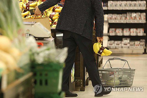 장보는 시민들[연합뉴스 자료사진]