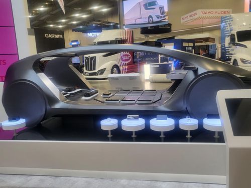 CES 2024 LG이노텍 부스에 설치된 차량 목업(실물모형)[촬영 장하나]