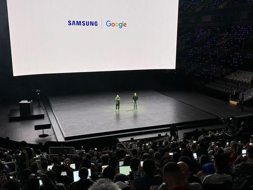 "삼성과 구글의 파트너십은 계속됩니다"(새너제이[미 캘리포니아주]=연합뉴스) 김태종 특파원 = 17일(현지시간) 미국 캘리포니아주 새너제이 SAP 센터에서 열린 삼성전자의 갤럭시 S24 시리즈 언팩 행사에서 노태문(왼쪽) 삼성전자 모바일경험(MX) 사업부장(사장)과 구글 플랫폼&에코시스템 사업부의 히로시 록하이머 수석 부사장이 나란히 무대에 선 모습. 2024. 1. 18. taejong75@yna.co.kr