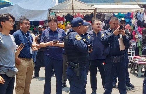 CCTV 설치 후보지 답사하는 멕시코시티 시민경찰대와 현지 경찰[멕시코시티 시민경찰대 제공. 재판매 및 DB 금지]