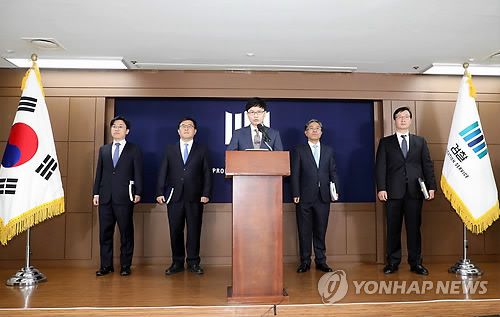 검찰, 사법농단 수사결과 발표(서울=연합뉴스) 한상균 기자 = 2019년 2월 11일 오후 서울중앙지검에서 한동훈 3차장검사가 사법행정권 남용 의혹으로 구속기소한 양승태 전 대법원장 중간 수사결과를 발표하고 있는 모습 [연합뉴스 자료사진]