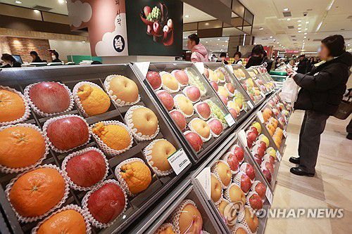 프리미엄 과일 선물세트 진열된 백화점[연합뉴스 자료사진]
