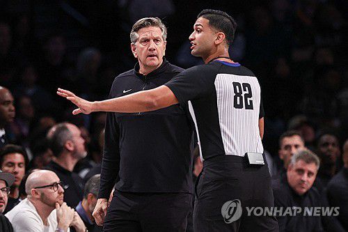 핀치 미네소타 감독(왼쪽)[로이터=연합뉴스] Mandatory Credit: Vincent Carchietta-USA TODAY Sports