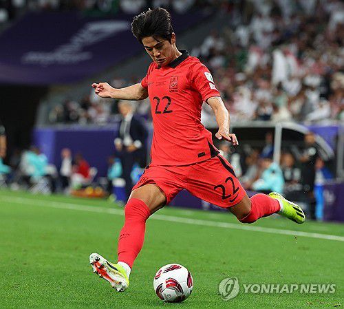 크로스 올리는 설영우(알라이얀=연합뉴스) 김도훈 기자 = 30일(현지시간) 카타르 알라이얀에서 에듀케이션 시티 스타디움에서 열린 2023 아시아축구연맹(AFC) 아시안컵 16강전 한국과 사우디아라비아의 경기. 설영우가 크로스를 시도하고 있다. 2024.1.31 superdoo82@yna.co.kr