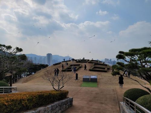 연날리기[부산시 제공]