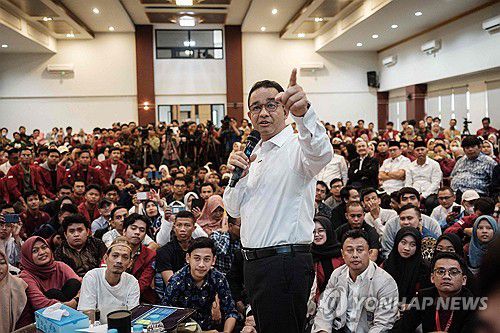 아니스 바스웨단인도네시아 대통령 후보인 아니스 바스웨단이 지난해 12월 21일 지지자들 앞에서 연설하고 있다.  [AFP 연합뉴스 자료사진. 재판매 및 DB 금지]