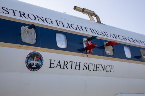 아시아 대기질 공동조사에 참여하는 NASA 관측기(오산=연합뉴스) 이재영 기자 = '아시아 대기질 공동 조사'(ASIA-AQ)를 위해 오산 공군기지에 16일 온 미국 항공우주국(NASA)의 '하늘을 나는 실험실' DC-8. 2024.2.16 jylee24@yna.co.kr