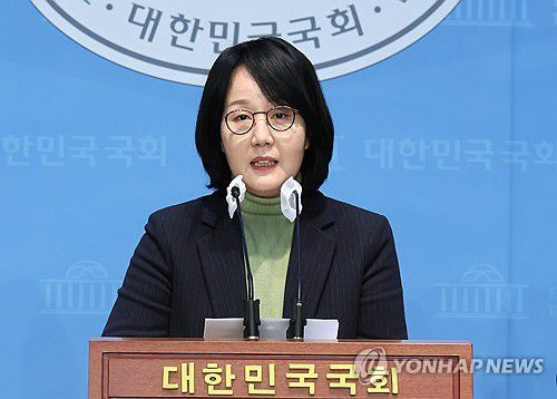 김현아, 총선 출마 선언 기자회견(서울=연합뉴스) 이정훈 기자 = 국민의힘 김현아 전 의원이 12일 국회 소통관에서 기자회견을 열고 22대 총선 출마를 선언하고 있다. 2023.12.12 uwg806@yna.co.kr
