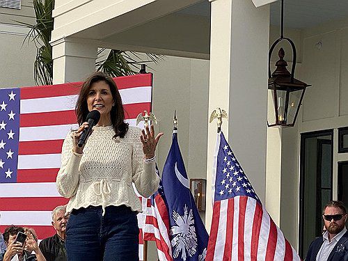 미 공화당 대선주자인 니키 헤일리 전 유엔 대사(조지타운[미 사우스캐롤라이나 주]=연합뉴스) 김경희 특파원 = 니키 헤일리 전 유엔대사가 22일(현지시간) 조지타운의 한 호텔에서 유세하고 있다. 2024.2.23 kyunghee@yna.co.kr