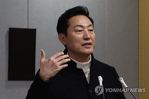 '서남권 대개조' 구상 밝히는 오세훈 시장(서울=연합뉴스) 김주성 기자 = 오세훈 서울시장이 27일 오전 서울시청에서 '서남권 대개조' 추진계획을 발표하고 있다. 2024.2.27 utzza@yna.co.kr