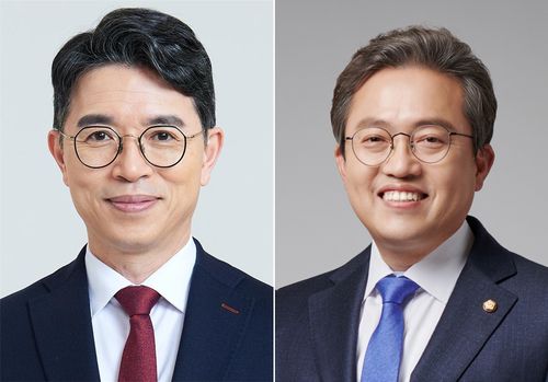김완섭(왼쪽) 전 기재부 2차관과 송기헌 현 의원중앙선관위 캡처