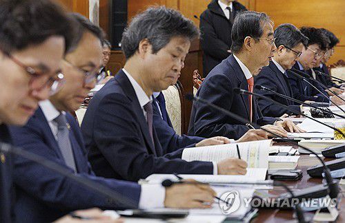 국제개발협력위에서 인사말 하는 한덕수 총리(서울=연합뉴스) 황광모 기자 = 한덕수 국무총리가 29일 오전 서울 종로구 정부서울청사에서 열린 제48차 국제개발협력위원회에 참석해 발언하고 있다. 2024.2.29 hkmpooh@yna.co.kr
