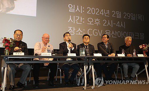 김덕영 감독 "건국전쟁2 제작할 것…"(서울=연합뉴스) 류효림 기자 = 영화 '건국전쟁'의 김덕영 감독이 29일 서울 용산구 CGV용산점에서 열린 영화 '건국전쟁2' 제작발표회 및 기자간담회에서 인사말을 하고 있다. 2024.2.29 ryousanta@yna.co.kr