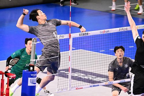 공격 시도하는 임동혁[한국배구연맹 제공. 재배포 및 DB 금지]