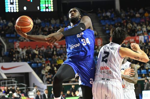 3일 KCC전에서 공격을 시도하는 SK 워니[KBL 제공. 재판매 및 DB 금지]