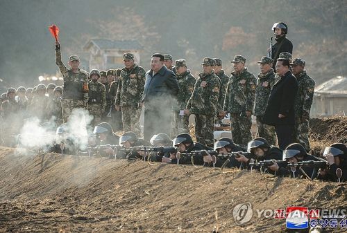 김정은, 軍훈련장 찾아 "전쟁기도 철저히 제압"…한미연합훈련 대응(평양 조선중앙통신=연합뉴스) 김정은 북한 국무위원장이 군 훈련장을 찾아 실전적 훈련과 전쟁 준비 강화를 당부했다. 김정은 위원장은 지난 6일 북한군 서부지구 중요 작전훈련 기지를 방문해 시설을 돌아보고 훈련을 지도했다고 조선중앙통신이 7일 보도했다.2024.3.7      [국내에서만 사용가능. 재배포 금지. For Use Only in the Republic of Korea. No Redistribution] nkphoto@yna.co.kr