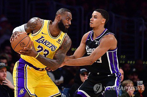 공격하는 르브론 제임스[USA TODAY Sports=연합뉴스]