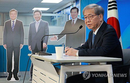 민주, 이재명 계양을 단수 공천…원희룡과 '명룡 대전' 확정(서울=연합뉴스) 한종찬 기자 = 임혁백 더불어민주당 공천관리위원장이 2일 서울 여의도 중앙당사에서 10차 심사 결과를 발표하고 있다. 더불어민주당은 이날 이재명(초선·인천 계양을) 대표와 조정식(5선·경기 시흥을) 사무총장 등을 현 지역구에 단수 공천했다.2024.3.2 saba@yna.co.kr