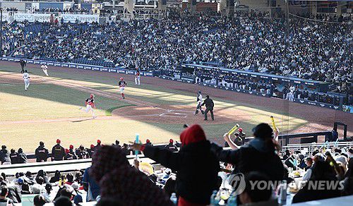 영호남 매치…NC, KIA 상대로 6대 4 승리(창원=연합뉴스) 김동민 기자 = 10일 오후 창원NC파크에서 열린 KBO 프로야구 KIA 타이거즈와 NC 다이노스 시범 경기가 열리고 있다. NC가 6대 4로 승리했다. 2024.3.10 image@yna.co.kr