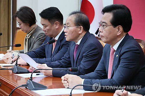 발언하는 윤재옥 원내대표(서울=연합뉴스) 이정훈 기자 = 국민의힘 윤재옥 원내대표가 12일 국회에서 열린 원내대책회의에서 발언하고 있다. 2024.3.12 uwg806@yna.co.kr