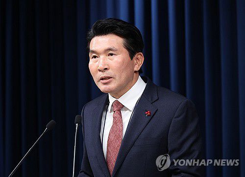 황상무 시민사회수석, 국민제안 정책화 과제 관련 브리핑(서울=연합뉴스) 임헌정 기자 = 황상무 대통령실 시민사회수석이 20일 서울 용산 대통령실 청사에서 국민제안 정책화 과제 관련 브리핑을 하고 있다. 2023.12.20 kane@yna.co.kr