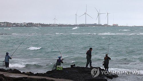 제주 갯바위 낚시[연합뉴스 자료 사진]