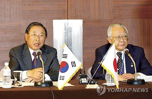 조석래 효성그룹 명예회장 별세…향년 89세(서울=연합뉴스) 조석래 효성그룹 명예회장이 29일 별세했다. 향년 89세.     지난 2017년 고령과 건강상의 이유로 경영 일선에서 물러난 지 7년 만이다.     2005년 4월 한일경제인회의에서 한국 재계 대표로 기자회견하는 조 명예회장 모습. 2024.3.29 [효성 제공. 재판매 및 DB 금지] photo@yna.co.kr