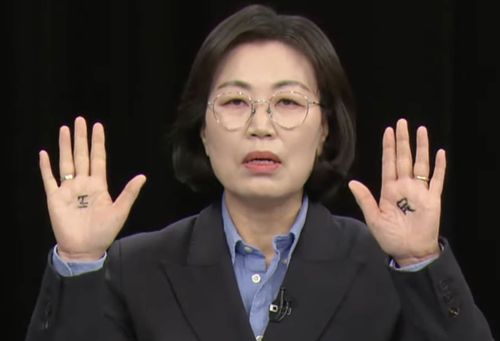 손바닥 메모[KBS 경남 유튜브 캡처. 재판매 및 DB 금지]