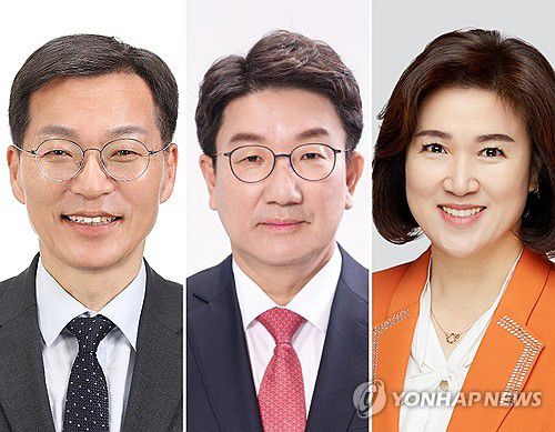 제22대 총선, 강릉시 선거구 후보군(춘천=연합뉴스) 제22대 총선 후보 등록 마감일인 22일까지 강원 강릉시 선거구에 출마한 후보군. 사진 왼쪽부터 더불어민주당 김중남, 국민의힘 권성동, 개혁신당 이영랑 후보. 2024.3.22 [중앙선거관리위원회 제공.재판매 및 DB 금지] yangdoo@yna.co.kr