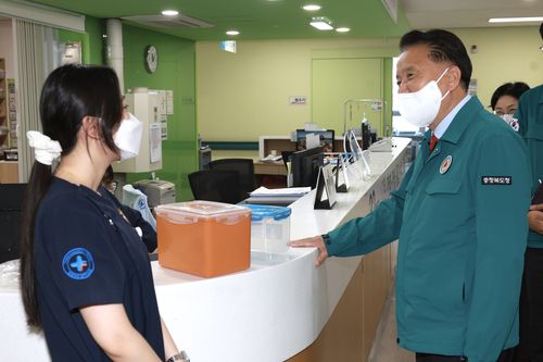 청주의료원 점검 나선 김영환 충북지사[충북도 제공. 재판매 및 DB 금지]