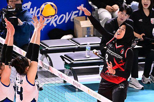 정관장, 흥국생명 이어 현대건설도 완파(서울=연합뉴스) 29일 대전충무체육관에서 열린 프로배구 정관장-현대건설 경기. 정관장 메가가 스파이크를 시도하고 있다. 2023.10.29 [한국배구연맹 제공. 재판매 및 DB금지] photo@yna.co.kr