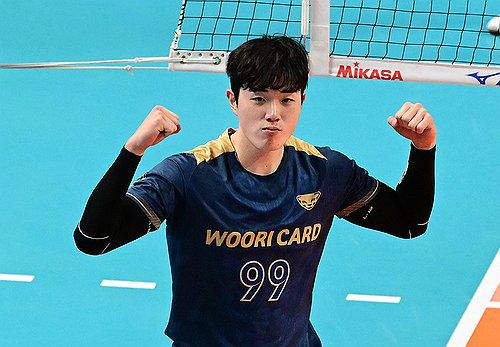 득점 환호하는 김지한(서울=연합뉴스) 31일 서울 중구 장충체육관에서 열린 2023-2024 프로배구 V리그 남자부 우리카드와 삼성화재의 경기. 우리카드 김지한이 득점 후 환호하고 있다. 2024.1.31 [한국배구연맹 제공. 재판매 및 DB 금지] photo@yna.co.kr