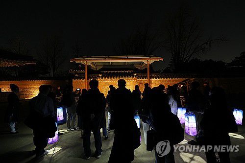 밤에 만난 경복궁(서울=연합뉴스) 박동주 기자 = 2일 서울 경복궁에서 경복궁 별빛야행 사전행사가 열리고 있다. 2024.4.2 pdj6635@yna.co.kr