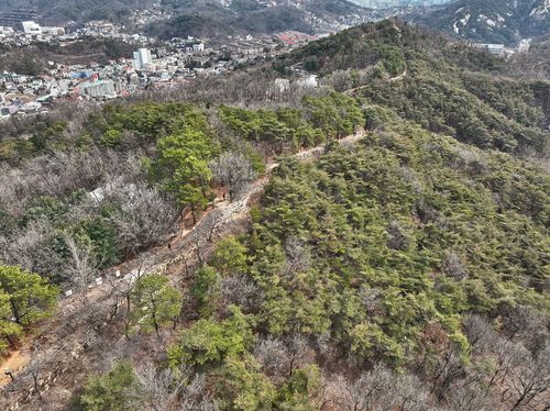 탕춘대성 홍지동 방면[문화재청 제공. 재판매 및 DB 금지]