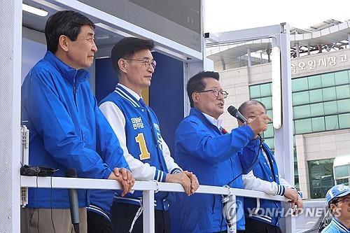 유세하는 박지원 전 국정원장[연합뉴스 자료]