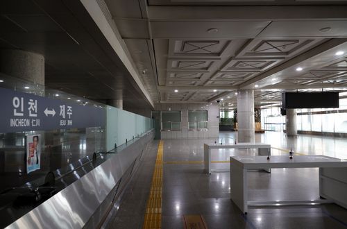 적막감만 감도는 인천항 연안여객터미널[촬영 홍현기]