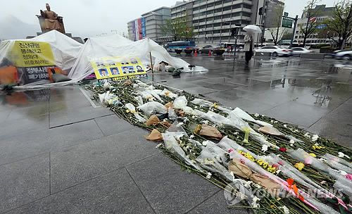 빗속 세월호 농성[연합뉴스 자료사진]
