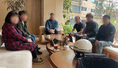 전국 5대 치킨 브랜드 점주 대표들 전국 5대 치킨 브랜드 점주 대표들은 최근 서울의 한 카페에서 모임을 갖고 배달 앱의 새 요금제 도입으로 생존의 위기를 맞게 됐다며 개선을 촉구했다. [촬영 이은도 인턴기자]