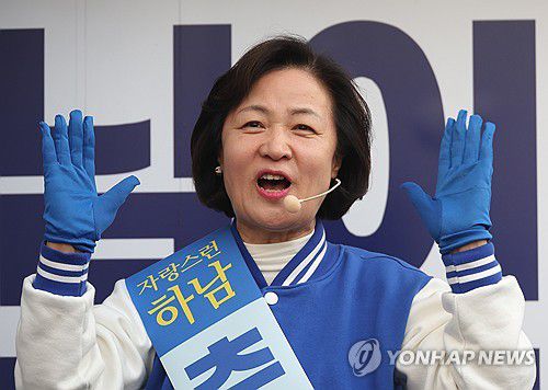 연설하는 추미애 후보(하남=연합뉴스) 신준희 기자 = 더불어민주당 추미애 후보가 7일 하남시 위례스타필드시티 앞에서 선거유세를 하고 있다. 2024.4.7 hama@yna.co.kr