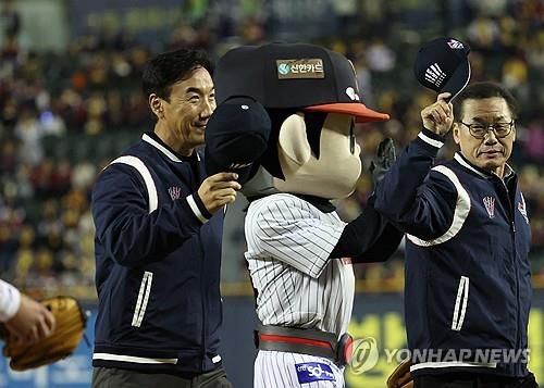 1994년 LG 우승 배터리였던 김용수(오른쪽)와 김동수[연합뉴스 자료사진]