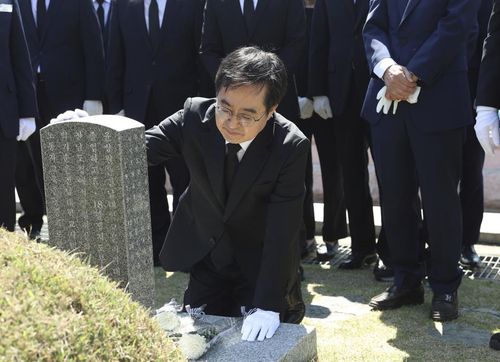 5·18민주묘지 참배하는 김동연 지사[경기도 제공. 재판매 및 DB 금지]