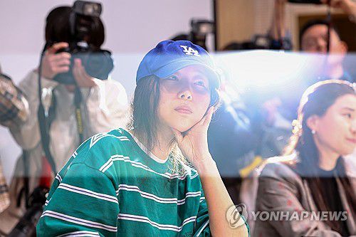 민희진 대표, 기자회견(서울=연합뉴스) 윤동진 기자 = 민희진 어도어 대표가 25일 오후 서울 서초구 한국컨퍼런스센터에서 열린 입장 발표 기자회견에 참석해 있다. 2024.4.25 mon@yna.co.kr