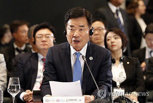 모두발언 하는 김진표 의장(멕시코시티=연합뉴스) 김진표 국회의장이 6일(현지시간) 멕시코시티 힐튼 레포르마 호텔에서 열린 한국, 멕시코, 인도네시아, 튀르키예, 호주 등 5개국 협의체(믹타·MIKTA) 국회의장 회의에서 모두발언을 하고 있다. 2024.5.7 [멕시코 하원 제공. 재판매 및 DB 금지] walden@yna.co.kr