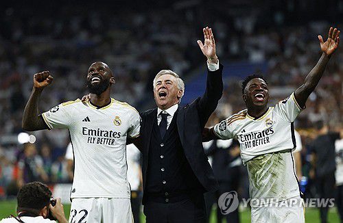 뤼디거와 안첼로티 감독,비니시우스(왼쪽부터)[로이터=연합뉴스]