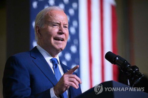 이스라엘 무기 지원 중단 시사한 바이든(스터티번트 AFP=연합뉴스) 조 바이든 미국 대통령이 8일(현지시간) 위스콘신주 스터티번트의 게이트웨이 테크니컬 대학에서 연설하고 있다. 이날 바이든 대통령은 CNN 인터뷰에서 이스라엘이 가자지구 남단 라파에 대한 대규모 공격에 나설 경우 공격 무기와 포탄 지원을 중단하겠다고 밝혔다. 2024.05.09 passion@yna.co.kr