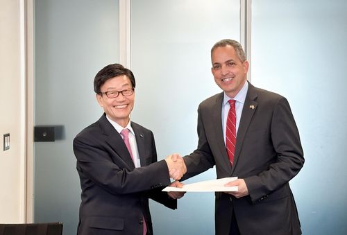 미국 상무부 부장관 만난 윤진식 무협 회장[무역협회 제공. 재판매 및 DB 금지]