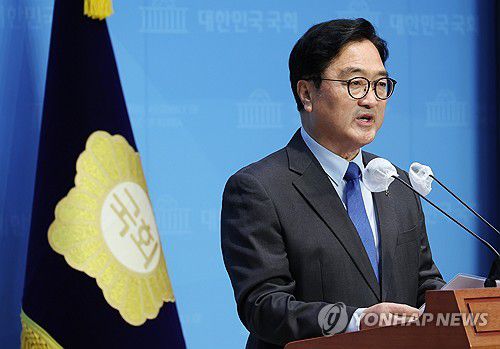 우원식 의원, 국회의장 출마 기자회견(서울=연합뉴스) 신준희 기자 = 더불어민주당 우원식 의원이 7일 국회에서 국회의장 출마 기자회견을 하고 있다. 2024.5.7 hama@yna.co.kr