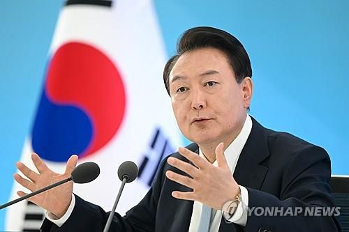 윤석열 대통령, 2024년 국가재정전략회의 마무리 발언    (세종=연합뉴스) 진성철 기자 = 윤석열 대통령이 17일 세종특별자치시 정부세종청사에서 열린 2024년 국가재정전략회의에서 마무리 발언을 하고 있다.  2024.5.17  [대통령실 제공. 재판매 및 DB 금지]     zjin@yna.co.kr (끝)