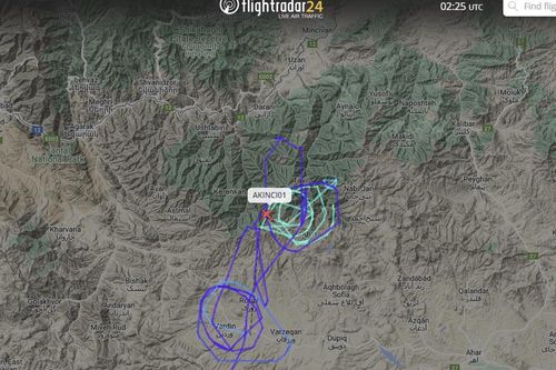 이란 산맥 수색하는 아킨치 항로[플라이트 레이더24 화면 발췌. 재판매 및 DB 금지]